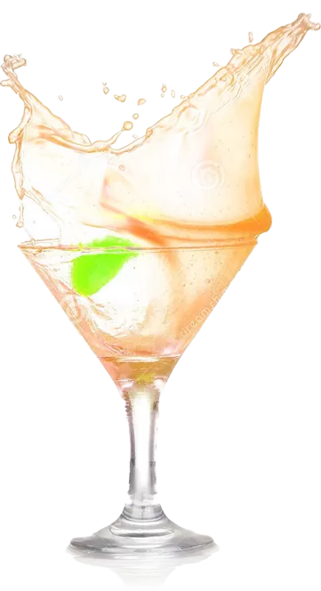 תקריב של קוקטייל נמזג לכוס